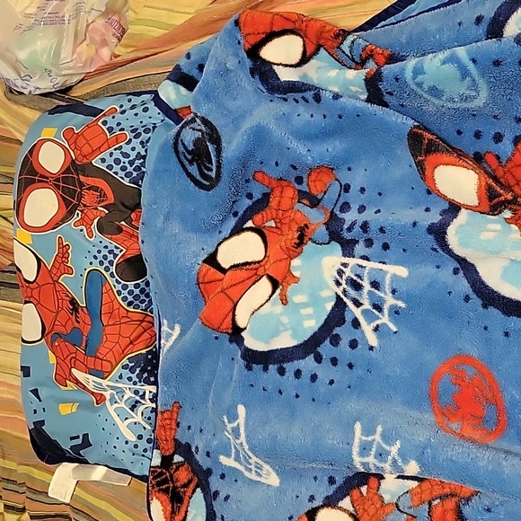 Spider-Man nap blanket - Picture 1 of 3